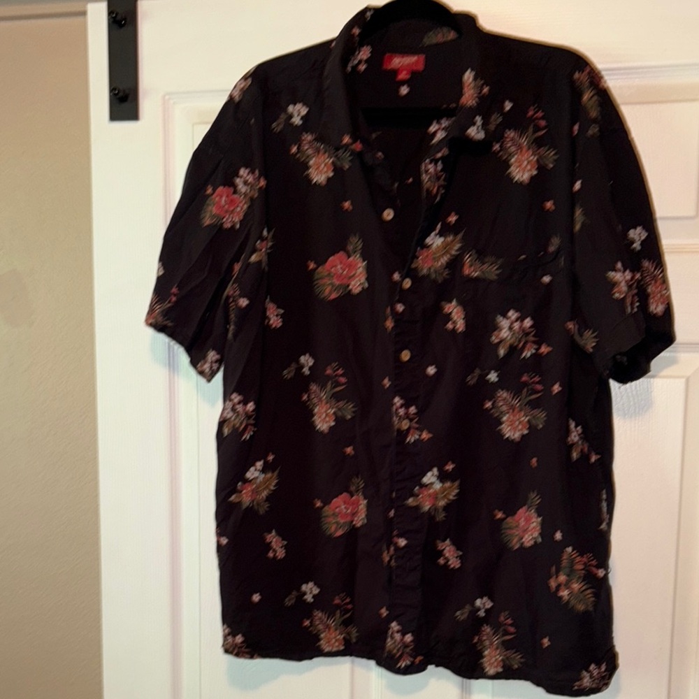 Arizona Jean Company Black and Red Casual Button Down Shirt